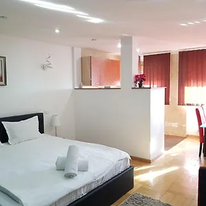 rezervați aici